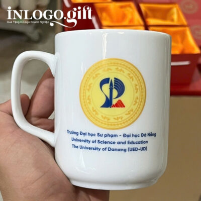 Ly sứ Bát Tràng in logo dáng trụ quai vuông 350ml LS-07