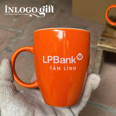 Ly sứ Bát Tràng in logo màu cam dáng thóp quai C 350ml