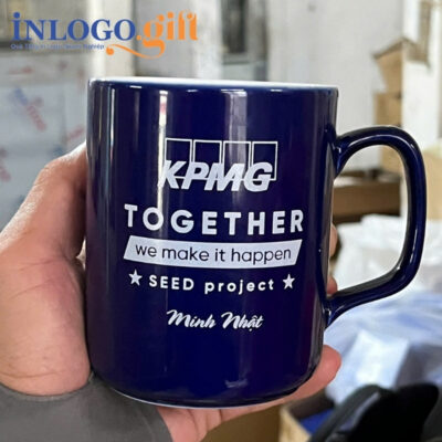 Ly sứ in logo dáng trụ quai vuông màu xanh navy và trắng LS-10