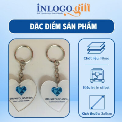 Móc khóa in logo đổ keo có viền hình trái tim màu trắng 3cmx5cm MK-01