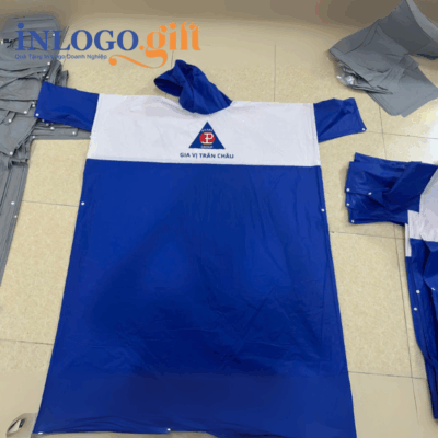 Áo mưa in logo cài cạnh có tay vải nhựa màu xanh dương 1mx1m53 AM-05