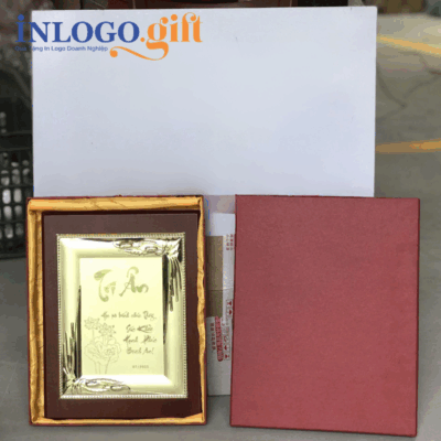 Bảng vinh danh in logo khung gỗ chữ Tri Ân 12x17cm BVD-01