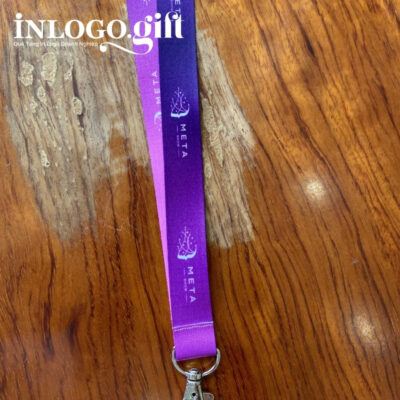 Dây đeo thẻ tên in logo móc giọt nước màu tím DĐT-03