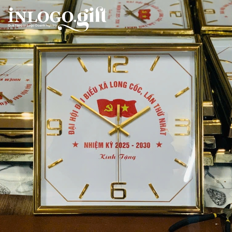 Đồng hồ treo tường in logo vuông xi vàng 35cm DHT-05