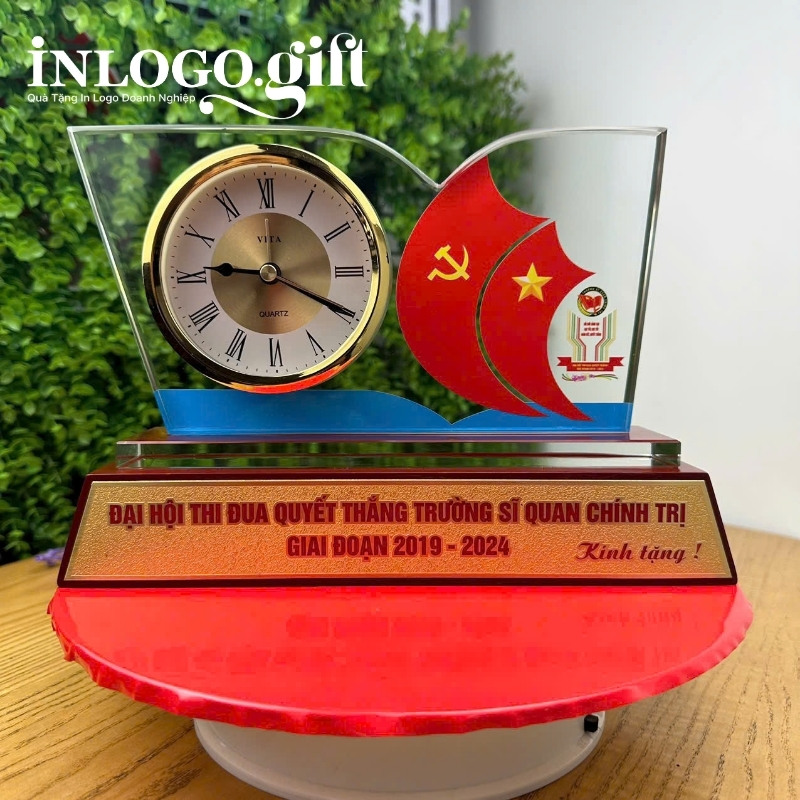 Đồng hồ để bàn in logo quà tặng Đại hội pha lê DHB-13