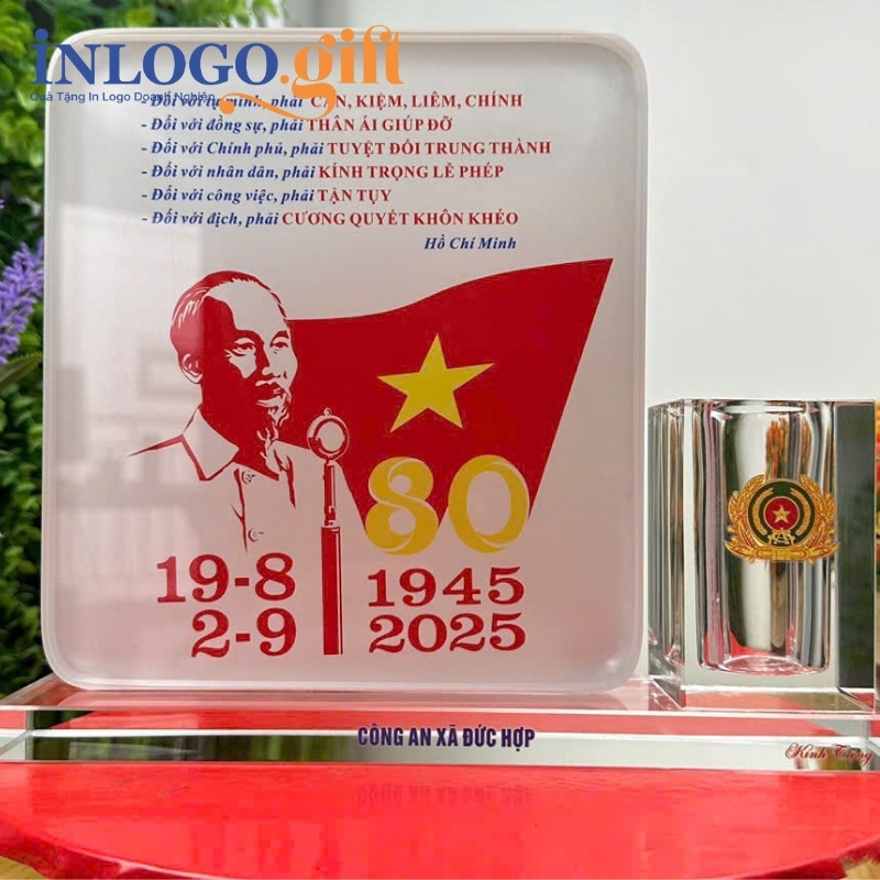 Kỷ niệm chương quà tặng Đại Hội in logo pha lê KNC-13