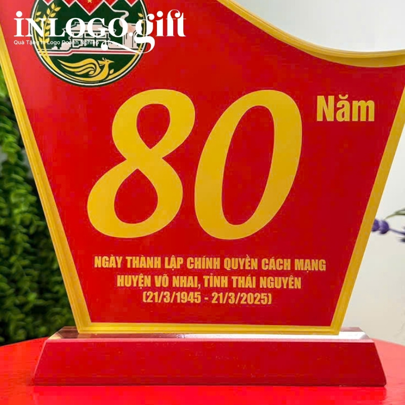 Quà tặng Đại Hội kỷ niệm chương in logo pha lê KNC-12