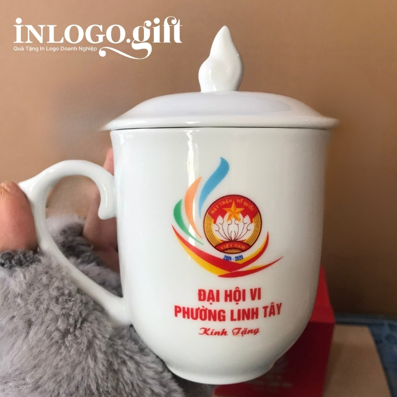 Quà tặng Đại Hội cốc sứ in logo dáng ngọn lửa có nắp 350ml LS-17