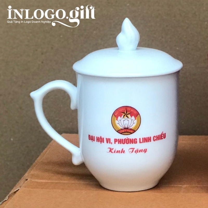 Ly sứ quà tặng Đại Hội in logo dáng ngọn lửa có nắp 350ml LS-18
