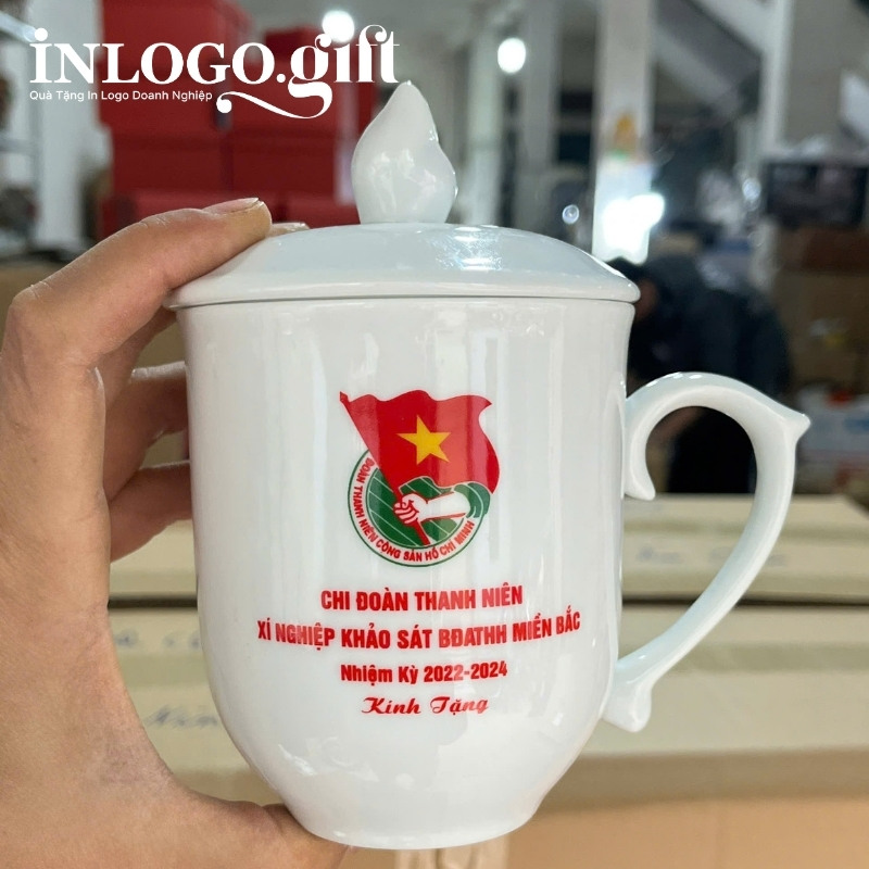 Quà tặng Đại Hội in logo cốc sứ dáng ngọn lửa có nắp 350ml LS-19