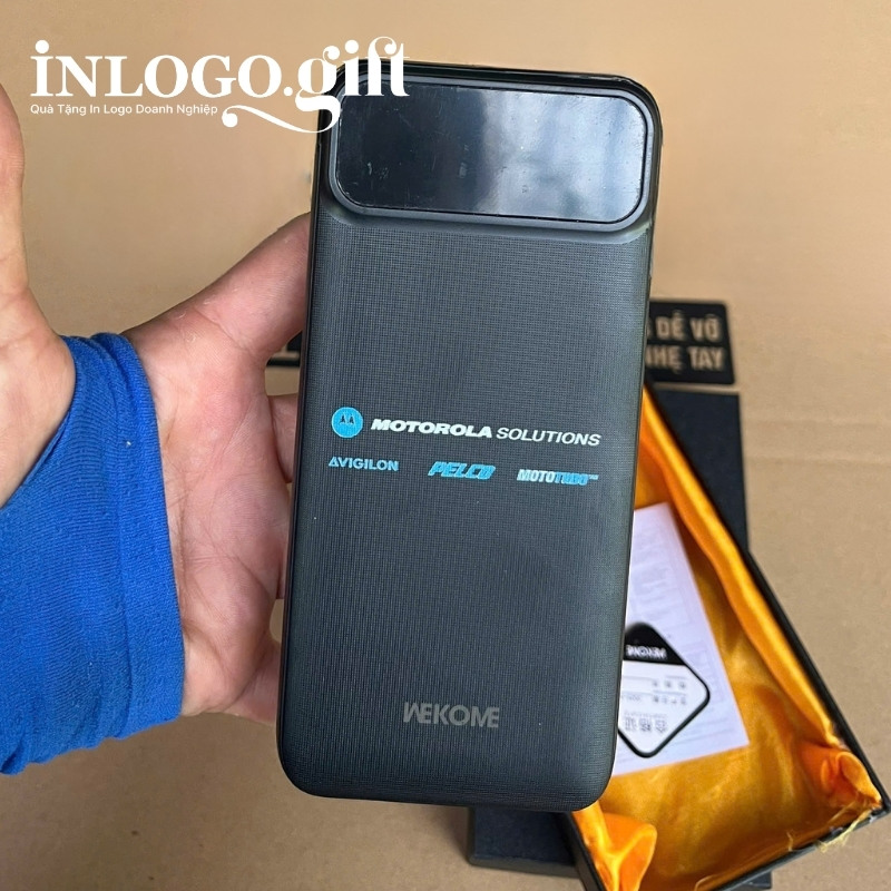 sac-du-phong-in-logo-thuong-hieu-wk-mau-den-dung-luong-10000mah (3) Sạc dự phòng in logo thương hiệu WK màu đen dung lượng 10.000mAh SDP-05