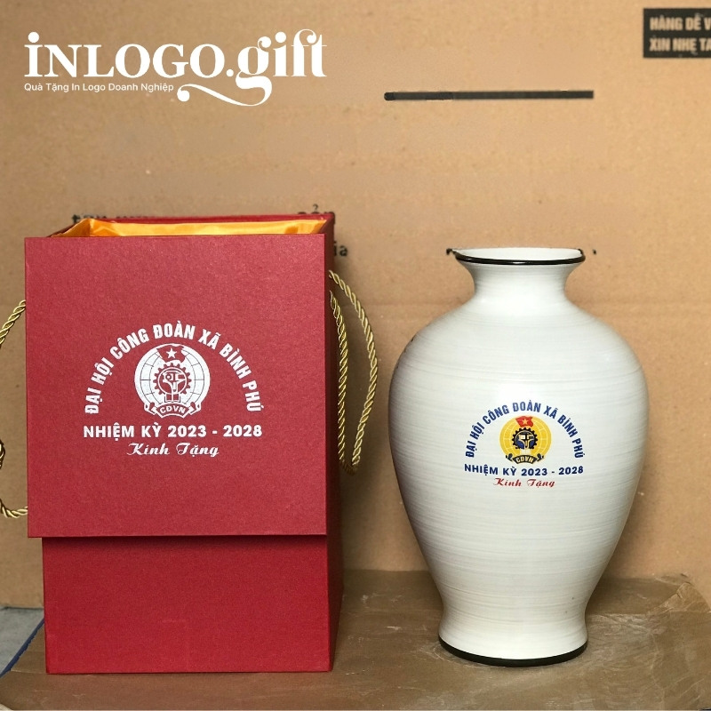 Quà tặng Đại Hội in logo bình hoa dáng đùi dế LH-23