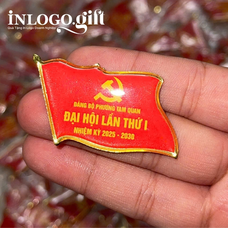 Quà tặng Đại Hội huy hiệu in logo đổ keo màu đỏ HH-05