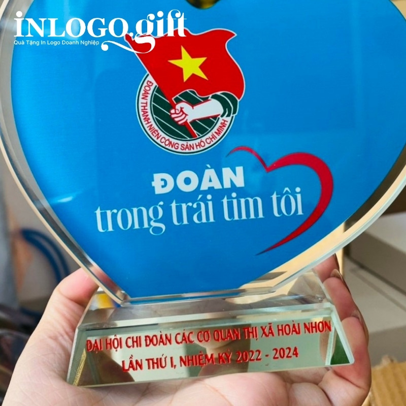 Kỷ niệm chương quà tặng Đại Hội in logo hình trái tim KNC-09