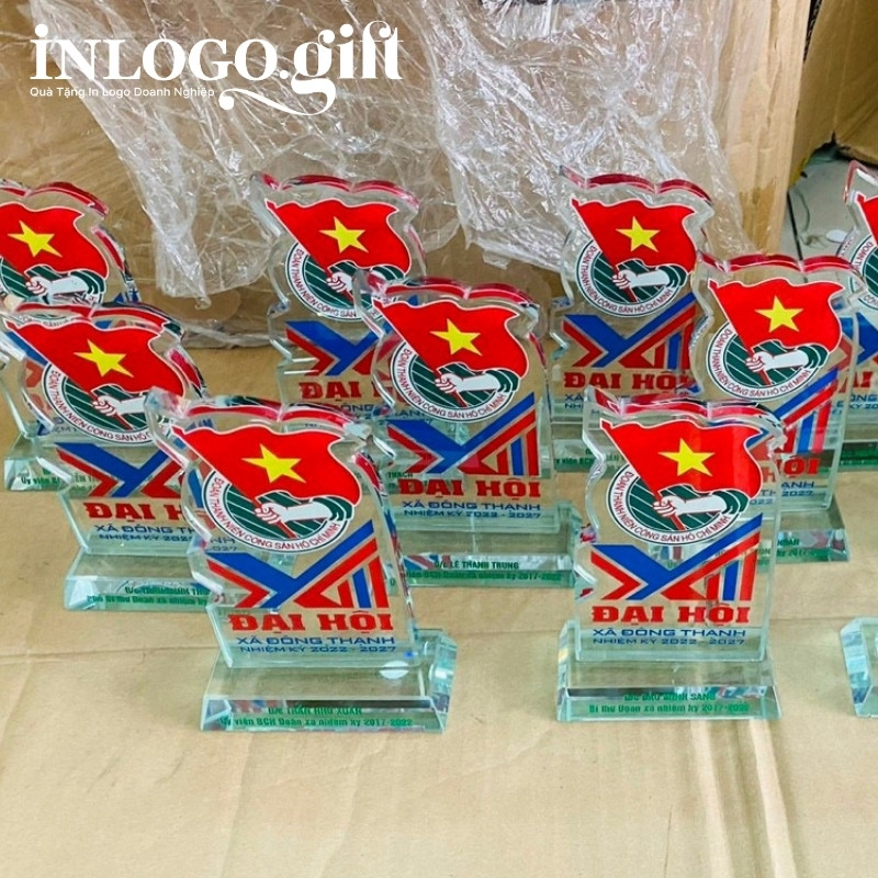 Quà tặng Đại Hội kỷ niệm chương in logo pha lê KNC-10