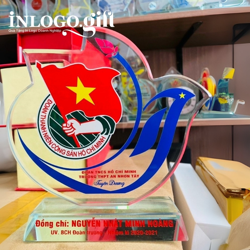 Kỷ niệm chương quà tặng Đại Hội in logo pha lê KNC-11