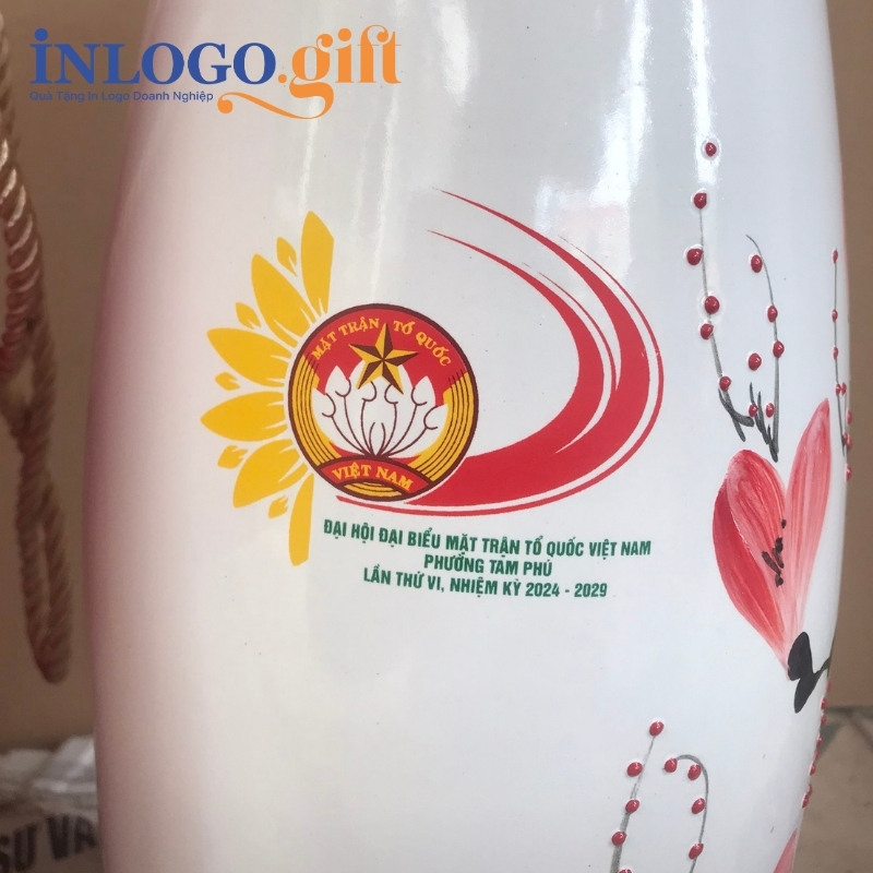 Lọ hoa quà tặng Đại Hội in logo dáng bom hoa đào LH-20