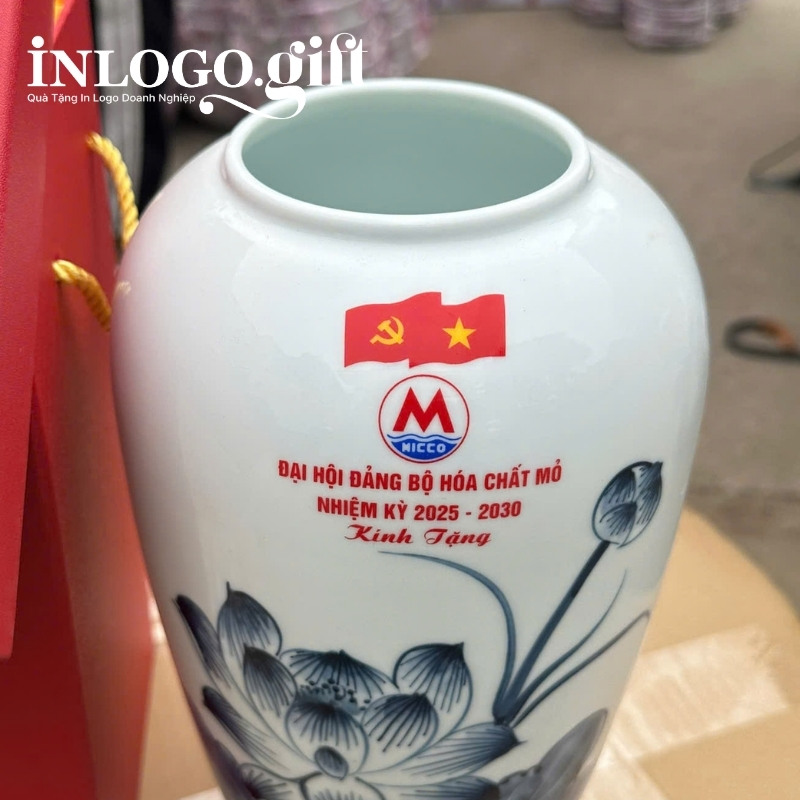 Quà tặng Đại Hội lọ hoa in logo dáng phích sen xanh LH-18