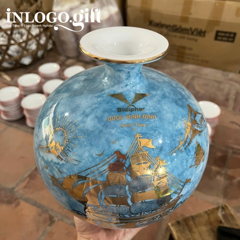 binh-hut-loc-in-logo-mau-xanh-loang-hoa-tiet-thuan-buom-xuoi-gio-vang-kim (4)