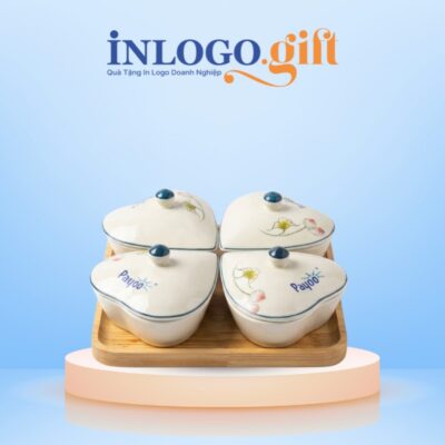 Bộ 4 hũ mứt in logo dáng trái tim màu trắng hoạ tiết hoa sen hồng KM-13