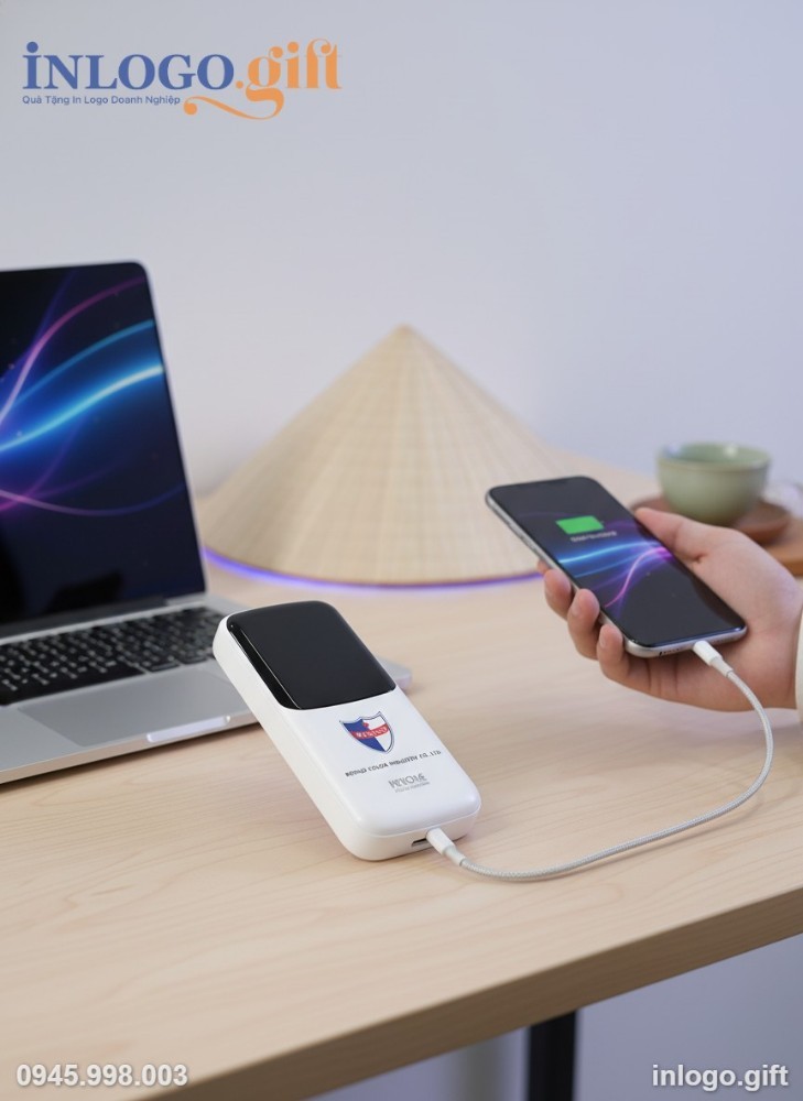 Tính năng nổi bật của sạc dự phòng WEKOME với cáp sạc tích hợp.