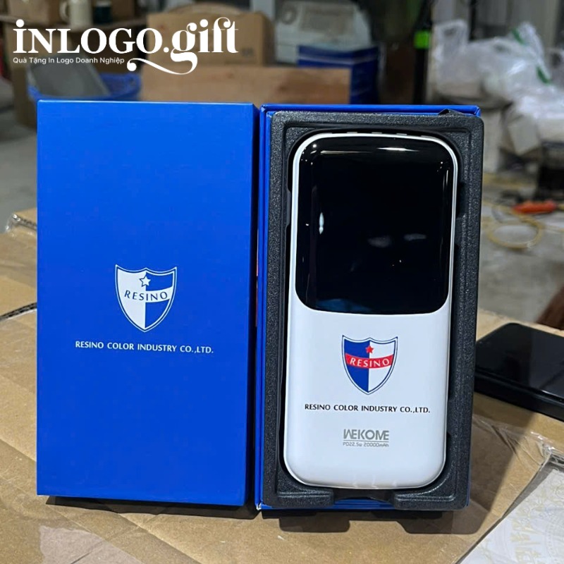 Thiết kế sạc dự phòng tối giản, hiện đại được đựng trong hộp định hình sang trọng