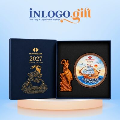 Bộ giftset quà tặng in logo 2 món gồm đĩa sứ biểu trưng và tượng dê BCS-48