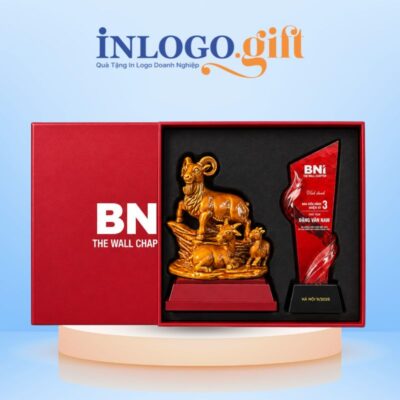 Bộ giftset quà tặng in logo 2 món gồm tượng dê Tam Dương Khai Thái và kỷ niệm chương pha lê BGS-66